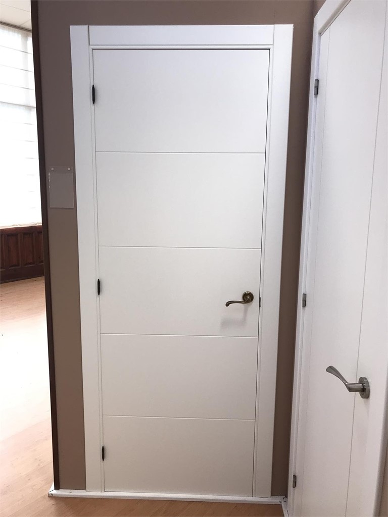 Foto 4 PUERTAS, LACADAS Y BARNIZADAS