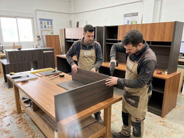 Renovamos su negocio con carpintería de muebles personalizados para negocios en Valdoviño